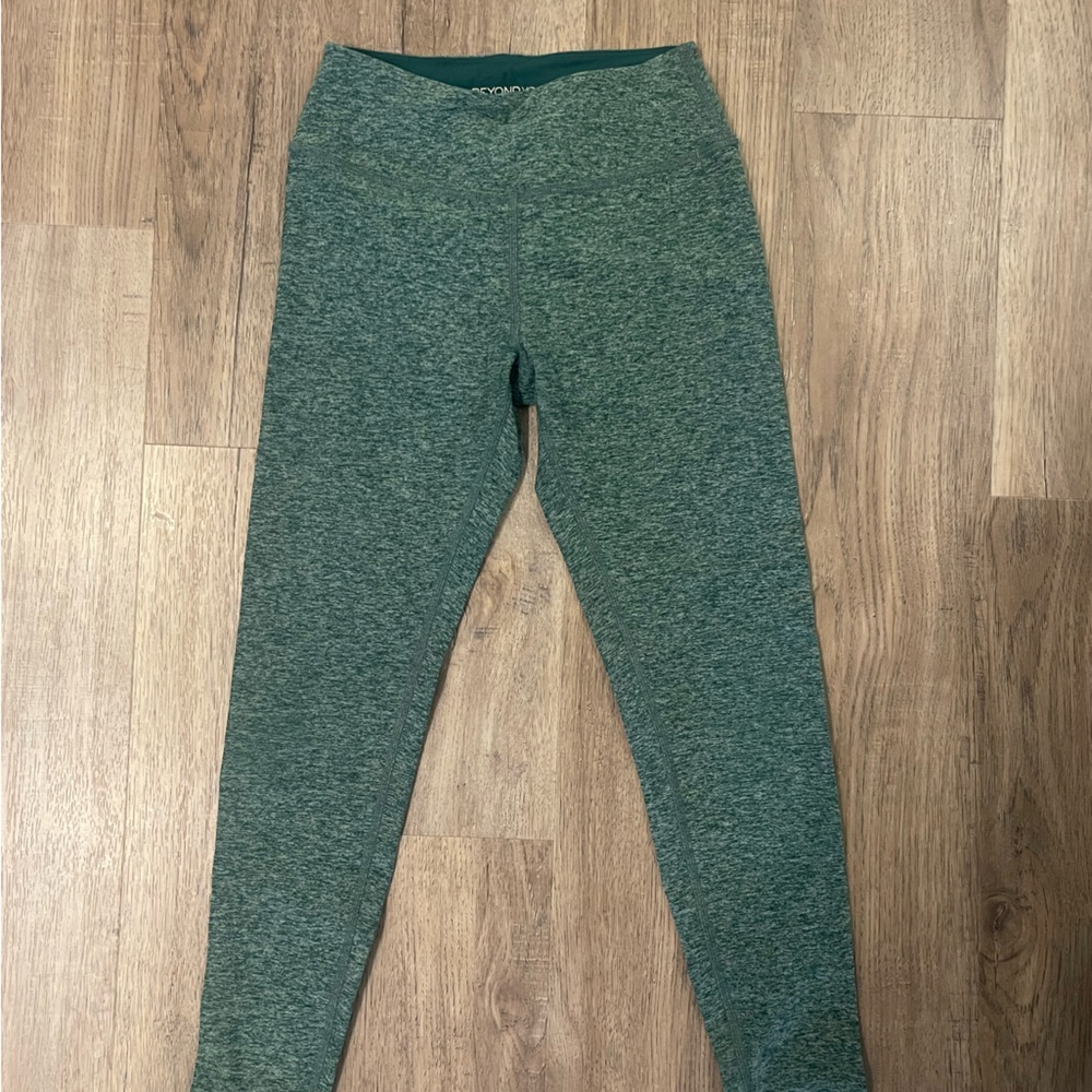 Beyond yoga heathered green spacedye leggings